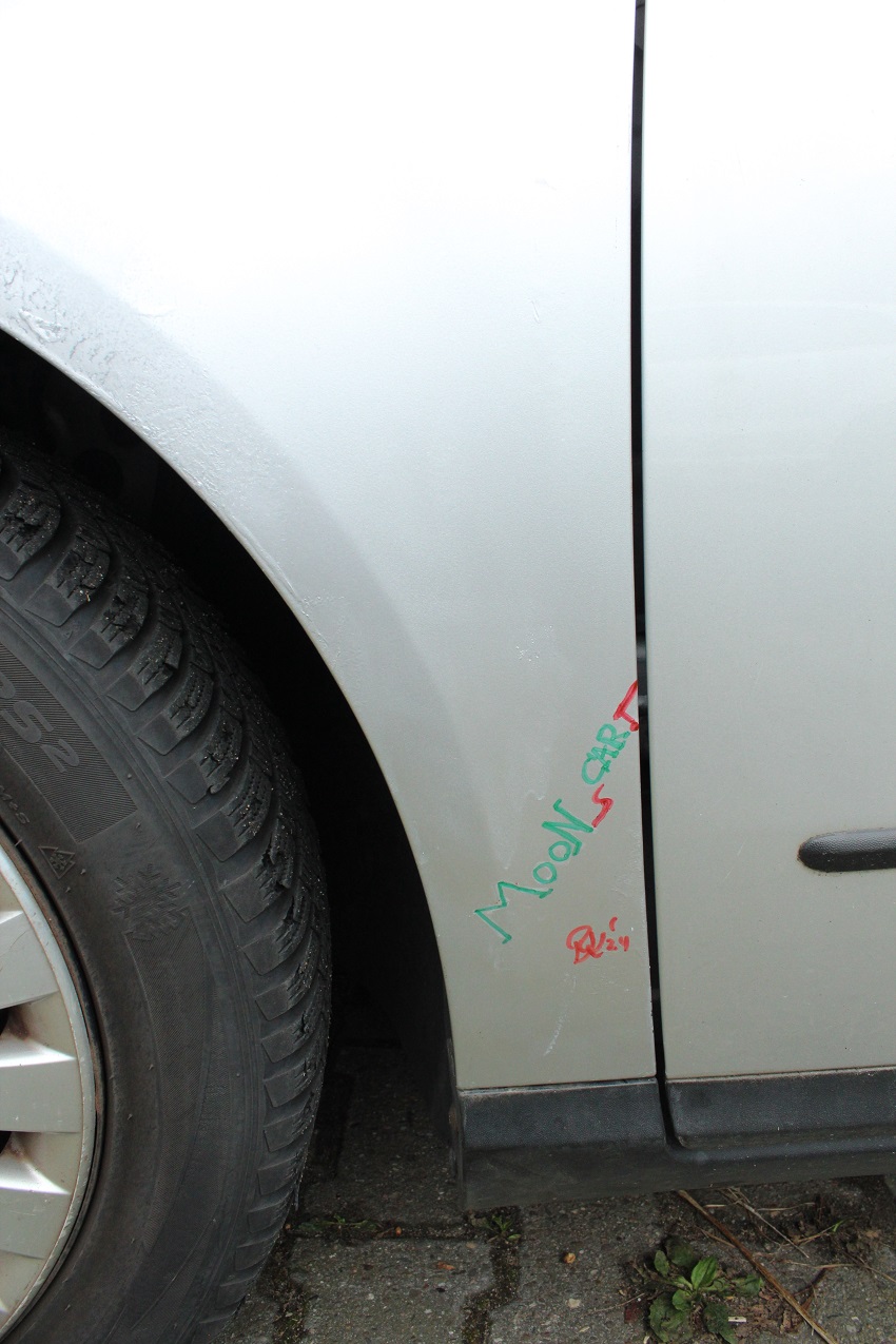 Moon_S_CAR_T - The 1st CAR_ART part, the fender of station wagon (watch its unique measurement and patterns) LONG: after montage. Signed.